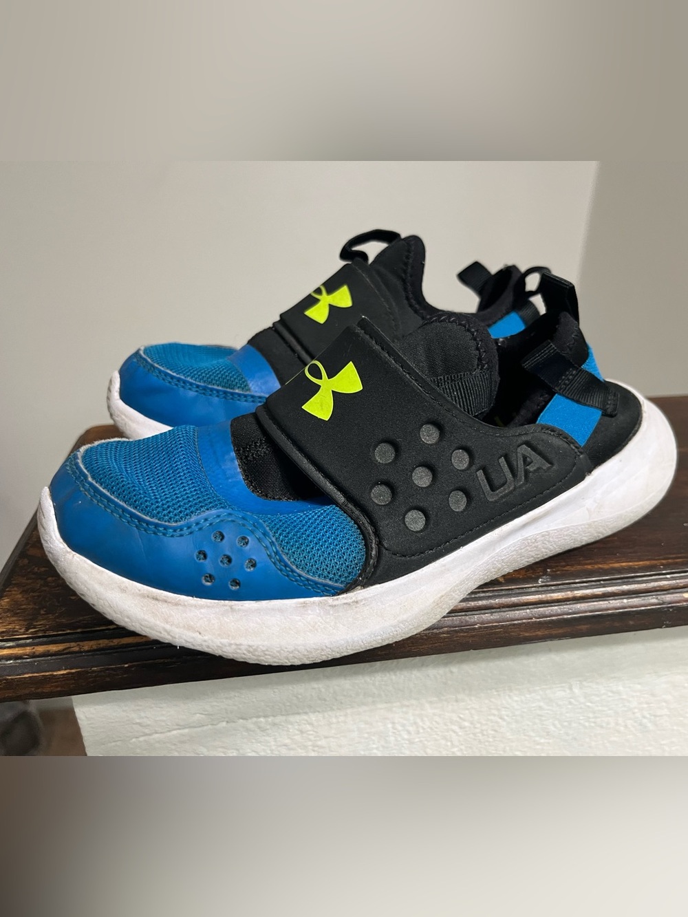 Boys Under Armour slip on sneakers